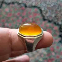 انگشتر عقیق زرد یمنی کهنه لامپی طوق دار