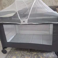تخت کنار مادر