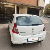 رنو ساندرو مدل ۹۵ اتومات