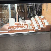 ویترین و مانکن طلا فروشی