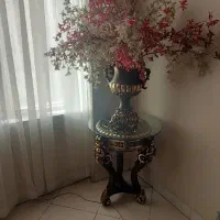 گل و گلدان و میز گلدان