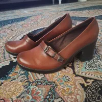 کفش|کیف، کفش، کمربند|پیشوا, |دیوار