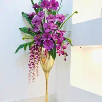 گلدان طلایی‌و گل