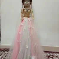 عروس بزرگ ایستاده
