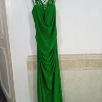 لباس مجلسی زنانه|لباس|رباط‌کریم, رباط‌کریم|دیوار