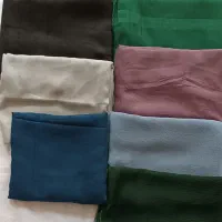 تعداد زیاد ها روسری چهار گوش هستن