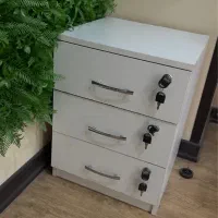 سه کشو قفل دار در حد نو