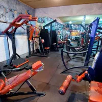 سالن بدنسازی باشگاه حسام شهریه ۴۵۰