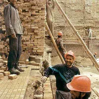 کارگر ساختمانی کنتوراتی