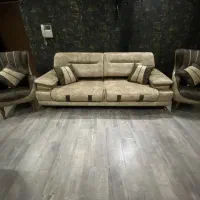 تمام لوازم منزل در حد نو به فروش می‌رسد.