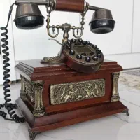 تلفن رو میزی آنتیک عتیقه طرح قدیم چوبی بسیار زیبا|کلکسیون اشیاء عتیقه|مشهد, حجت|دیوار