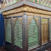 رم ۳۲ گیگ گم شده رو سنگ فرش جلوی بازار