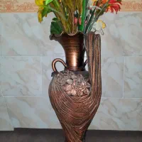 گلدان سفالی همراه گل