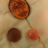 دو عدد سنگ عقیق ویک عدد سنگ که نمیدونمچیه