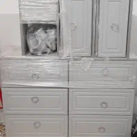 میز آرایشی و صندلی ،آینه بزرگ،دوعدد پا تختی.