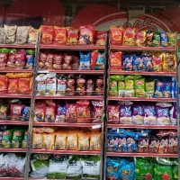 همکاری در  سوپر مارکت دشت ارژن به همراه جای خواب
