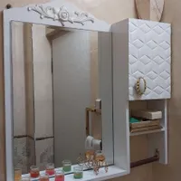 آیینه و روشویی سفید
