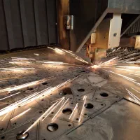 آهن آلات و برشکاری و سوراخکاری (Cncلیزر)