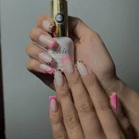 خدمات کاشت ناخون