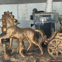 مجسمه اسب