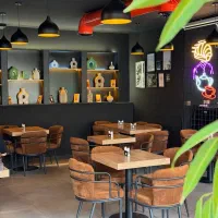 میز صندلی کافه پلانتر|کافی‌شاپ و رستوران|تهران, تهران‌ویلا|دیوار