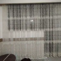 پرده سفید و یالان قهوه ای