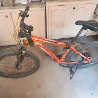 چرخ|دوچرخه، اسکیت، اسکوتر|کبودرآهنگ, |دیوار