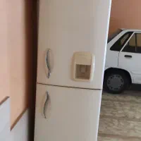 فروش یکدست گازروزی وهودوهمچنین یک یخچال فریزر