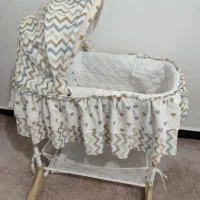 گهواره کنارمادر