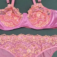 لباس زنانه|لباس|رشت, توشیبا|دیوار