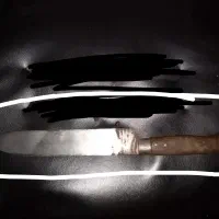 یک عدد چاقو قصابی.