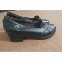 یک جفت کفش راحتی زنانه وکیف