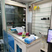 فروش ویترین موبایل یا لوازم آرایشی