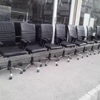 ۱۲ عدد صندلی جکدار و گردان در حد نو