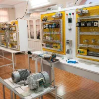 هنرآموز برق صنعتی جهت تدریس در هنرستان