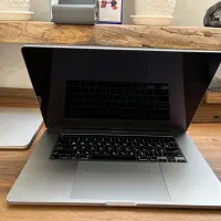 16GB RAM 1TB SSD i9 MacBook Pro