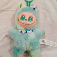 عروسک لبوبو تازه خریداری شده