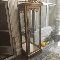 ویترین سه طبقه تمیز