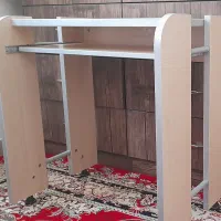 میز تحریر و کامپیوتر