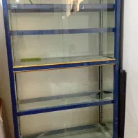 ویترین شیشه ای