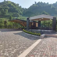 کارگر ساده برای کاشی کاری