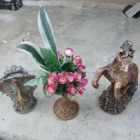 مجسمه و گل