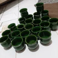 تعداد زیادی ظروف سفالی به فروش می‌رسد