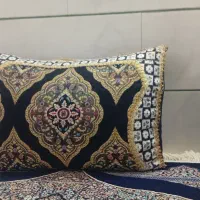 بالشت|رختخواب، بالش، پتو|بم, |دیوار