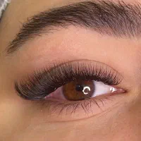 خدمات وآموزش اکستنشن مژه و لیفت ابرو ومژه