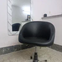 دوعدد صندلی