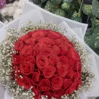 دسته گل رز 20شاخه  ای و50تا شاخه ای