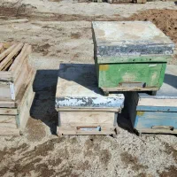 کندوی زنبور عسل(۳عدد کندو ۲عدد طبق و تعدای رمکه)