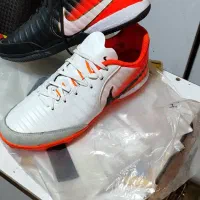 کفش سالنی و فوتبال