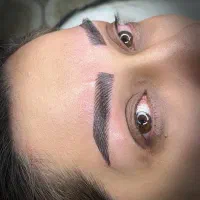 چند نفر مدل میکرو ابرو و خط چشم و شیدینگ جهت عکاسی